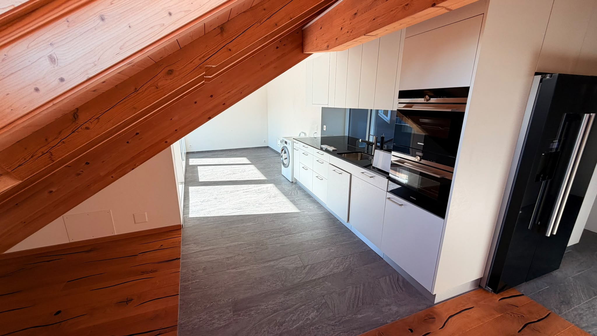 Moderne 2.5Zi- Dachwohnung mit wunderschönem Dachbalkon